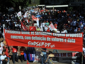 Marcha Brasília Marcha de servidores públicos reúne 6 mil na Esplanada dos Ministérios