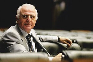 Paulo Renato O Ex-Ministro da Educação, Paulo Renato, morreu de infarto nesta sábado (25/06)