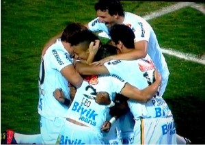 Santos Campeão Neymar mais uma vez chamou a responsabilidade para si e marcou o seu na competição