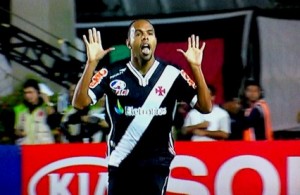 Alecsandro marcou o único gol da partida contra o Coritiba em São Januário