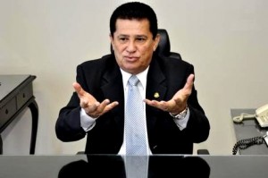 Alfredo Nascimento em meio às denúncias pede demissão Alfredo Nascimento em meio às denúncias pede demissão