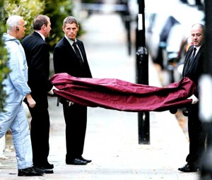 Necropsia em Amy Winehouse será realizada nesta segunda-feira em Londres Necropsia em Amy Winehouse será realizada nesta segunda-feira em Londres