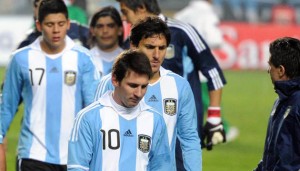 Argentina Argentina faz uma estreia medíocre onde nem mesmo Messi escapou