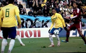 Brasil x Venezuela Neymar não conseguiu mostrar o seu belo futebol diante da marcação da Venezuela