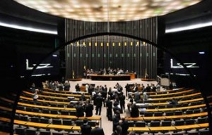 Aprovada no Congresso, LDO mantém salário mínimo de R$ 616 para 2012 Aprovada no Congresso, LDO mantém salário mínimo de R$ 616 para 2012
