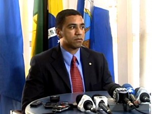 O titular da DHBF, Ricardo Barboza afirmou, nesta quarta-feira (20/7), que o menino Juan morreu com um tiro no pescoço, disparado por policiais militares O titular da DHBF, Ricardo Barboza afirmou, nesta quarta-feira (20/7), que o menino Juan morreu com um tiro no pescoço, disparado por policiais militares