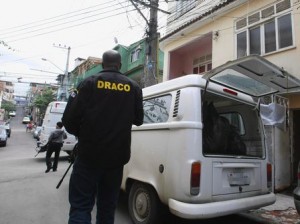 Draco Policiais da DRACO estão nas ruas do Rio para prender 31
