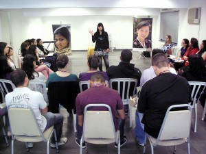 Fernanda Brum visita a sede da Portas Abertas Brasil Fernanda Brum visita a sede da Portas Abertas Brasil