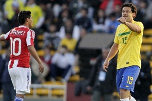Fred marca e salva o Brasil de uma derrota vergonhosa Fred marca e salva o Brasil de uma derrota vergonhosa