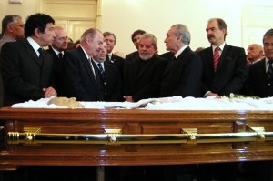 O senador Magno Malta, o presidente do Senado, José Sarney, o governador de Minas Gerais, Antonio Anastasia, o ex-presidente Lula, o vice-presidente da República, Michel Temer, e o ministro de Ciência e Tecnologia, Aloizio Mercadante, durante visita ao velório do ex-presidente da República Itamar Franco O senador Magno Malta, o presidente do Senado, José Sarney, o governador de Minas Gerais, Antonio Anastasia, o ex-presidente Lula, o vice-presidente da República, Michel Temer, e o ministro de Ciência e Tecnologia, Aloizio Mercadante, durante visita ao velório do ex-presidente da República Itamar Franco