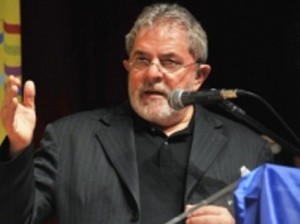Lula faz críticas à imprensa durante congresso da UNE Lula faz críticas à imprensa durante congresso da UNE