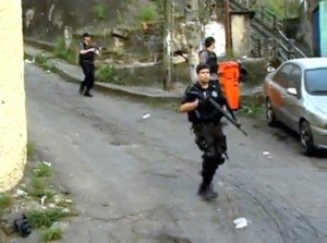 Polícia Civil faz operação para cumprimento de mandados de prisão em Santa Teresa no Rio Polícia Civil faz operação para cumprimento de mandados de prisão em Santa Teresa no Rio