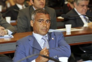 Romário considera exagerados os gastos públicos com a preparação da Copa do Mundo de 2014 Romário considera exagerados os gastos públicos com a preparação da Copa do Mundo de 2014