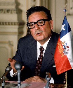 Investigação conclui que ex-presidente chileno Salvador Allende cometeu suicídio Investigação conclui que ex-presidente chileno Salvador Allende cometeu suicídio
