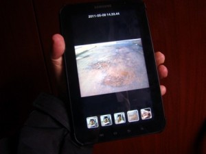 Com um Tablet ou um celular que suporte o sistema o usuário poderá fazer a sua reclamação Com um Tablet ou um celular que suporte o sistema o usuários poderá fazer a sua reclamação