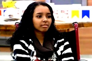 Thayane Tavares, vítima do ataque em Realengo, recupera movimentos das pernas Thayane Tavares, vítima do ataque em Realengo, recupera movimentos das pernas