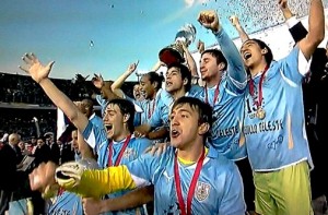 Uruguai vence o Paraguai e é o campeão da América Uruguai vence o Paraguai e é o campeão da América