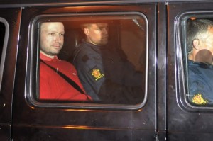 Anders Breivik Behring, autor de ataques na Noruega, participa de reconstituição do crime na Ilha de Utoya Anders Breivik Behring, autor de ataques na Noruega, participa de reconstituição do crime na Ilha de Utoya