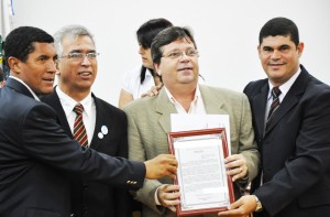 Apae comemora 40 anos em Itaperuna Prefeito Fernando Paulada junto com o presidente Rubinho na comemoração e nas homenagens