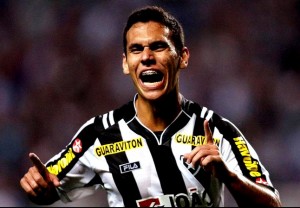Alex do Botafogo comemora seu gol durante partida contra o América-MG Alex do Botafogo comemora seu gol durante partida contra o América-MG