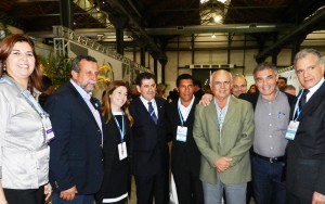 Ao centro, o presidente da ALERJ Paulo Melo e o prefeito Fernando Paulada Ao centro, o presidente da ALERJ Paulo Melo e o prefeito Fernando Paulada