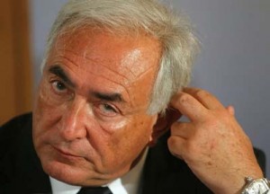 Justiça de Nova York acata pedido de arquivamento de processo de abuso sexual envolvendo o ex-diretor-gerente do FMI Justiça de Nova York acata pedido de arquivamento de processo de abuso sexual envolvendo o ex-diretor-gerente do FMI