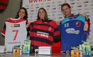 Flamengo apresenta camisa com novo patrocínio Flamengo apresenta camisa com novo patrocínio