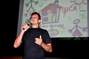 Aula inaugural da Funita é realizada no teatro do SESI- Valber Meireles, professor e nutricionista, foi o palestrante convidado Aula inaugural da Funita é realizada no teatro do SESI- Valber Meireles, professor e nutricionista, foi o palestrante convidado