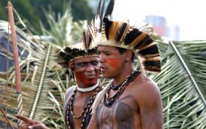 Anistia Internacional responsabiliza o crescimento econômico do Brasil por ameaças aos indígenas Anistia Internacional responsabiliza o crescimento econômico do Brasil por ameaças aos indígenas