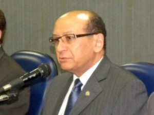 Desembargador Olindo Menezes, do Tribunal Regional Federal, libera salários acima do teto Desembargador Olindo Menezes, do Tribunal Regional Federal, libera salários acima do teto