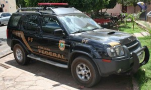 PF detém em Pernambuco seis suspeitos de desviar R$ 1,8 milhão da merenda escolar PF detém em Pernambuco seis suspeitos de desviar R$ 1,8 milhão da merenda escolar
