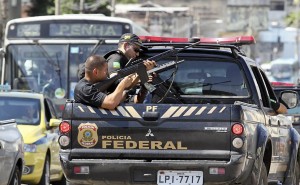 Polícia Federal flagra devastação ambiental em área de milícia e 40 foram presos Polícia Federal flagra devastação ambiental em área de milícia e 40 foram presos