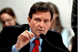 Senador Marcelo Crivella Postos de combustíveis poderão ser proibidos de vender bebidas alcoólicas