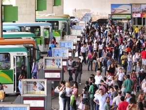 Pesquisa mostra que 24% dos brasileiros levam mais de uma hora para chegar ao trabalho ou à escola