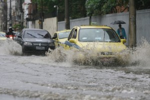 Chuva forte deixa a cidade do Rio de Janeiro alagada Chuva forte deixa a cidade do Rio de Janeiro alagada