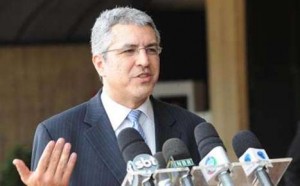 Padilha defende destinação de tributos sobre cigarro, bebidas e automóveis para programas de saúde Padilha defende destinação de tributos sobre cigarro, bebidas e automóveis para programas de saúde