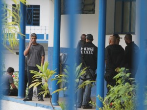 Agentes da Polícia Civil fazem buscas no Batalhão de São Gonçalo nesta segunda-feira Agentes da Polícia Civil fazem buscas no Batalhão de São Gonçalo nesta segunda-feira
