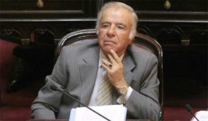 Carlos Menem é absolvido na Argentina em processo sobre contrabando de armas Carlos Menem é absolvido na Argentina em processo sobre contrabando de armas