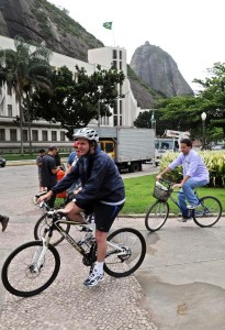 Prefeito Eduardo Paes experimentou a nova Ciclovia Prefeito Eduardo Paes experimentou a nova Ciclovia