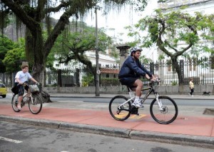 Prefeito Eduardo Paes inaugura a ciclovia Stuart Angel Jones na Urca Prefeito Eduardo Paes inaugura a ciclovia Stuart Angel Jones na Urca