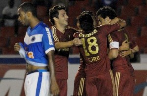 Fluminense vence o Cruzeiro e embala na classificação Fluminense vence o Cruzeiro e embala na classificação