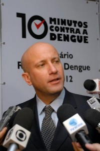 Rio conta com os moradores para evitar epidemia de dengue no próximo verão Rio conta com os moradores para evitar epidemia de dengue no próximo verão