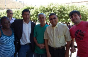 Prefeito Fernando "Paulada" (E), sempre muito solícito com todos Prefeito Fernando "Paulada" (E), sempre muito solícito com todos