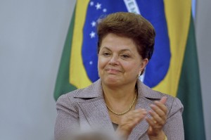 Dilma assina Projeto de Lei Geral da Copa do Mundo, que será enviado segunda-feira para o Congresso Dilma assina Projeto de Lei Geral da Copa do Mundo, que será enviado segunda-feira para o Congresso