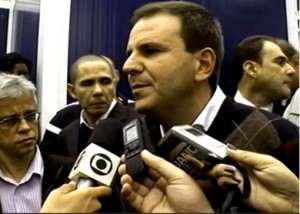 O prefeito Eduardo Paes, preventivamente, decretou estado de alerta contra a doença no município O prefeito Eduardo Paes, preventivamente, decretou estado de alerta contra a doença no município
