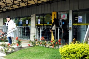 Assembleias dos bancários deflagram greve nacional por tempo indeterminado Assembleias dos bancários deflagram greve nacional por tempo indeterminado