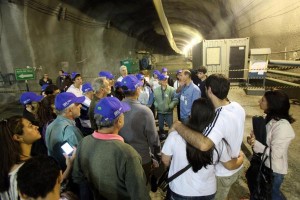 Mais de 100 pessoas visitam obras da Linha 4 do metrô no domingo Mais de 100 pessoas visitam obras da Linha 4 do metrô no domingo