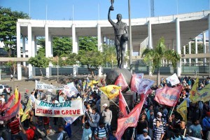 Tribunal Regional do Trabalho julga a Greve dos funcionários da Obra do Maracanã Tribunal Regional do Trabalho julga a Greve dos funcionários da Obra do Maracanã