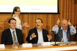 Governador assina decreto que estabelece metas de redução de CO2 Governador assina decreto que estabelece metas de redução de CO2