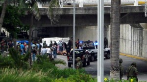 35 corpos encontrados dentro de caminhões em estrada mexicana 35 corpos encontrados dentro de caminhões em estrada mexicana